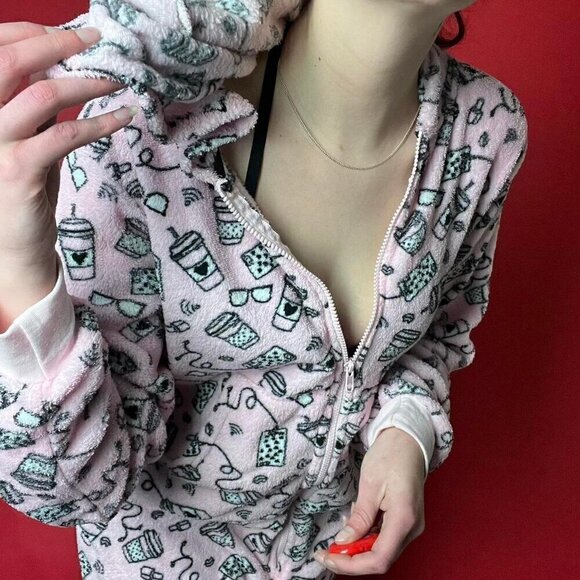 Pastel pink y2k girl fuzzy onesie with hood 🤍🩷​​​​​​​​​​​​ - Picture 5 of 7
